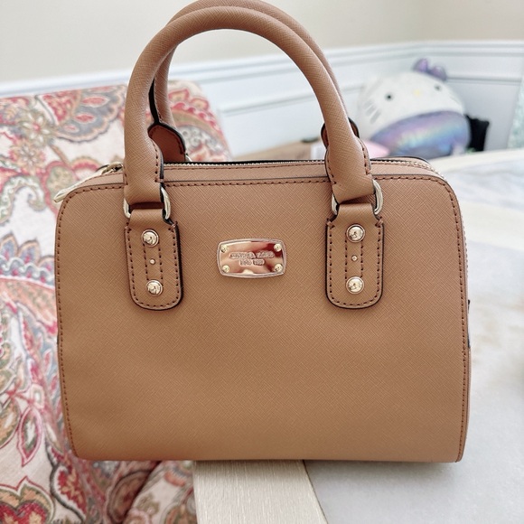 Michael Kors Saffiano Leather Satchel / crossbody bag/leather/NWT - Picture 1 of 11